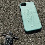 Pela iPhone 6/6s/7/8/SE Sustainable Back Case - Ocean Turquoise (Turtle Edition)